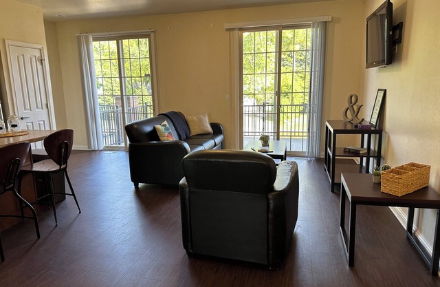 Amazing 4-bedroom townhome to celebrate football season steps from Notre Dame