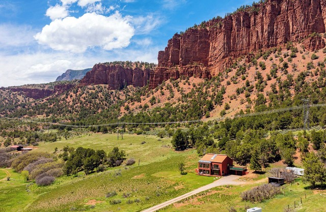 Amazing 7 Castles Views! Privacy only 7 Minutes from Basalt Town