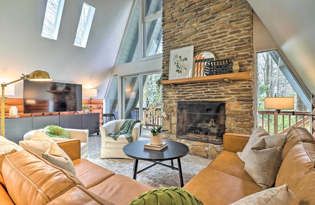 Amazing A-Frame w/Private Hiking + Amenities