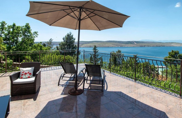 Amazing Apartment in Jadranovo With Outdoor Swimming Pool, Wifi and 2 Bedrooms