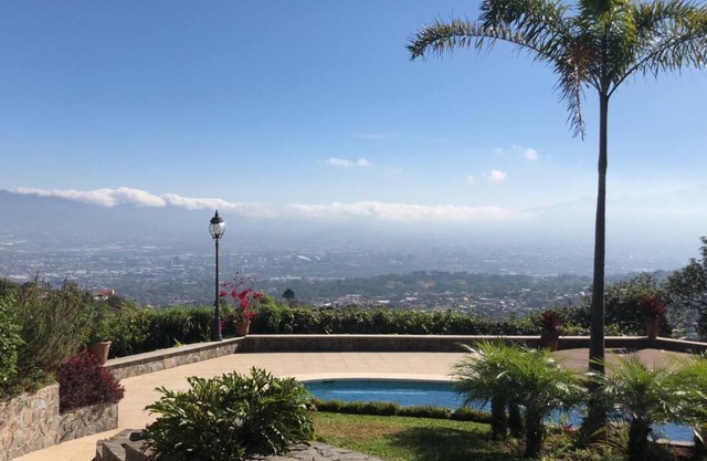 Amazing City Views Guest house in Escazú