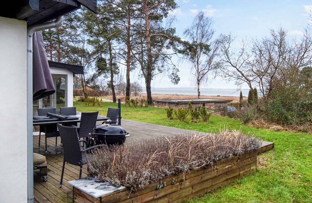 Amazing holiday home with view at the water