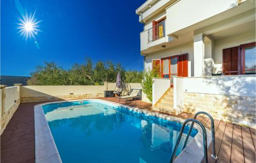 Amazing Home In Svfilip I Jakov