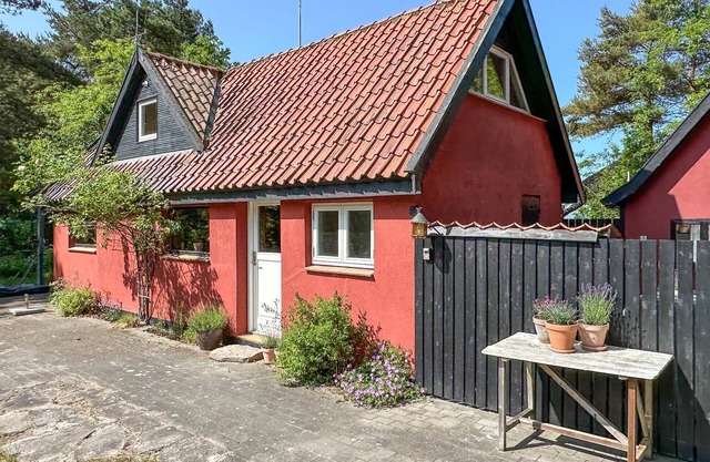 Amazing home in Aakirkeby with WiFi