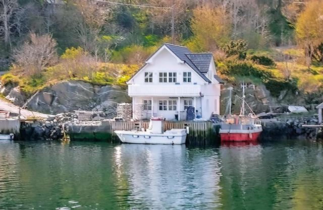 Amazing home in Bakkasund with 3 Bedrooms and WiFi