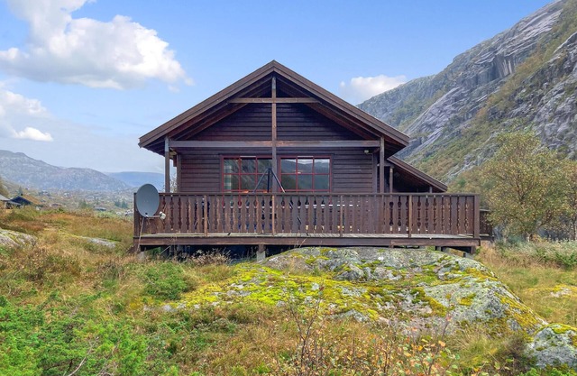Amazing home in Dirdal with WiFi
