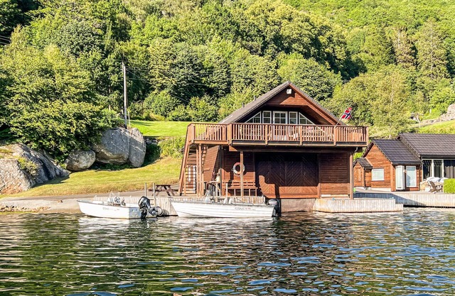 Amazing home in Farsund with WiFi