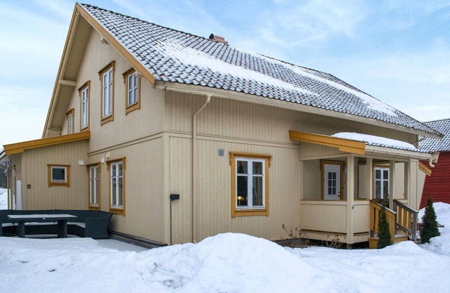 Amazing home in Flisa with kitchen