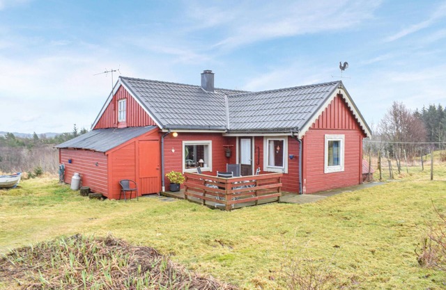 Amazing home in Fonnes with WiFi