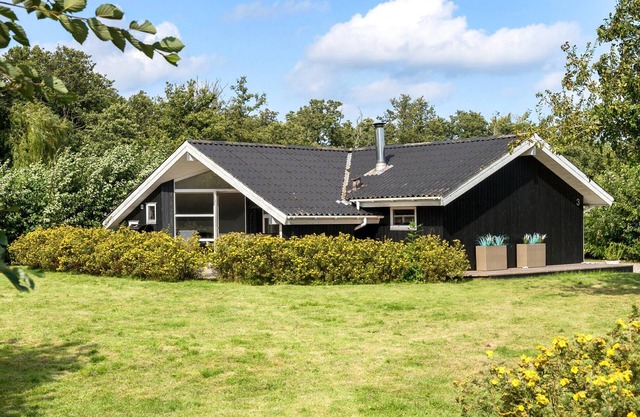 Amazing home in Frørup with Wi-Fi