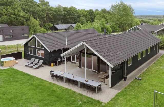 Amazing home in Glesborg with sauna