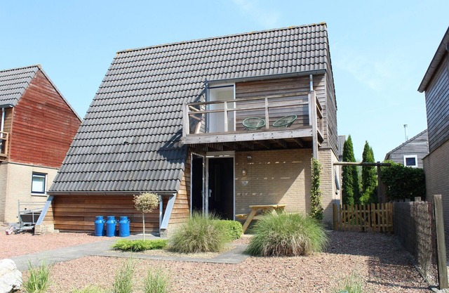 Amazing home in Grou with WiFi