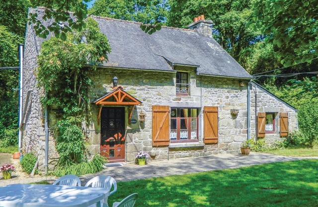 Amazing home in Guern with WiFi