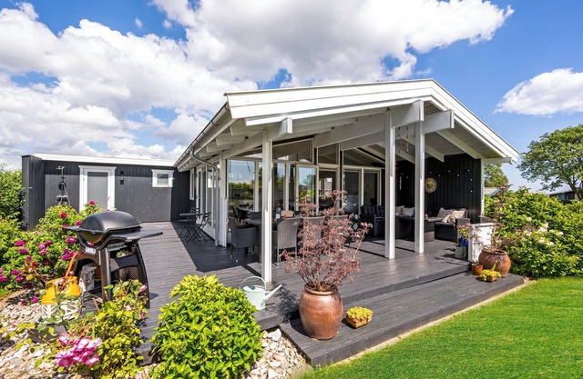 Amazing home in Malling with kitchen