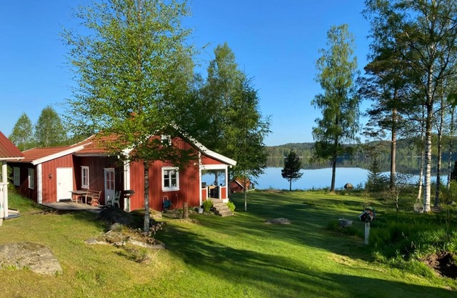Amazing home in Öxabäck with 4 Bedrooms, Sauna and Jacuzzi