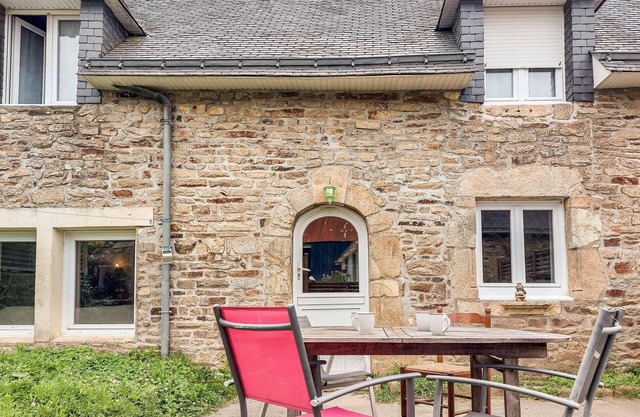 Amazing home in Pluvigner with WiFi