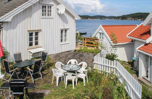 Amazing home in Staubø with WiFi