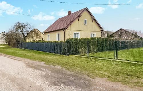 Amazing Home In Trynisze Moszewo