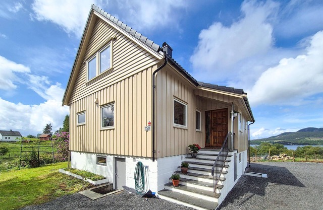 Amazing home in Vikebygd with WiFi