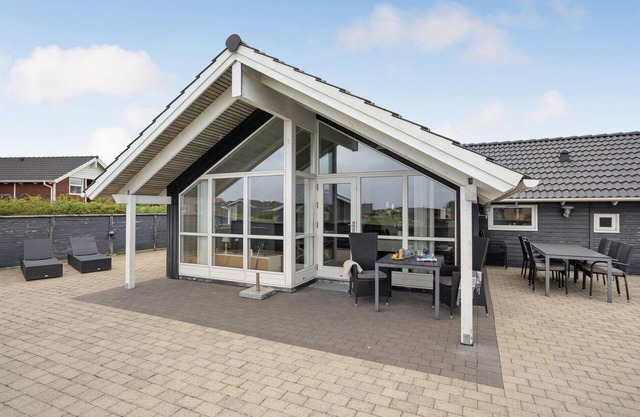 Amazing home in Vinderup with WiFi