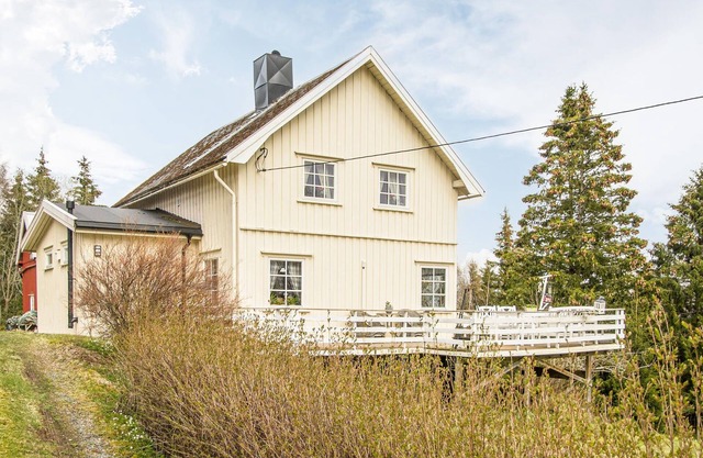 Amazing home in Ytterøy with WiFi