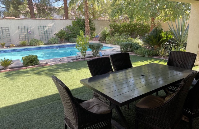 Amazing house 6 minutes strip; 3 bedrooms 3.5 bathrooms, pool, security 24 hs.