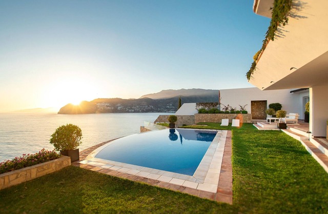 Amazing luxury 7 bed villa on cliff over sea with private pool, sauna and jacuzzi
