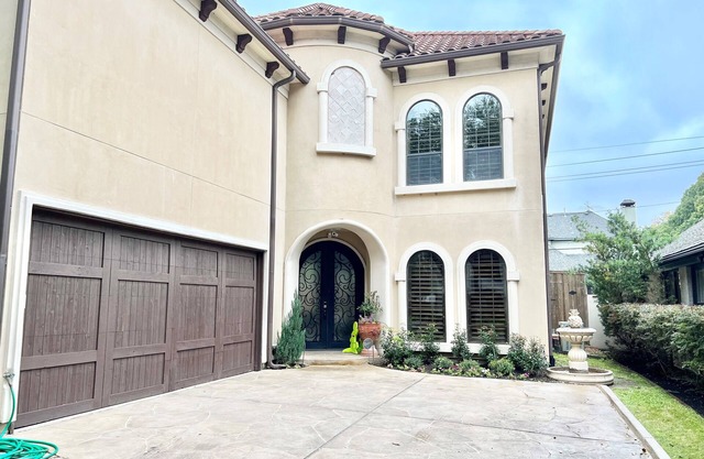 Amazing Mediterranean style Villa in Highland Park with POOL! Heart of Dallas