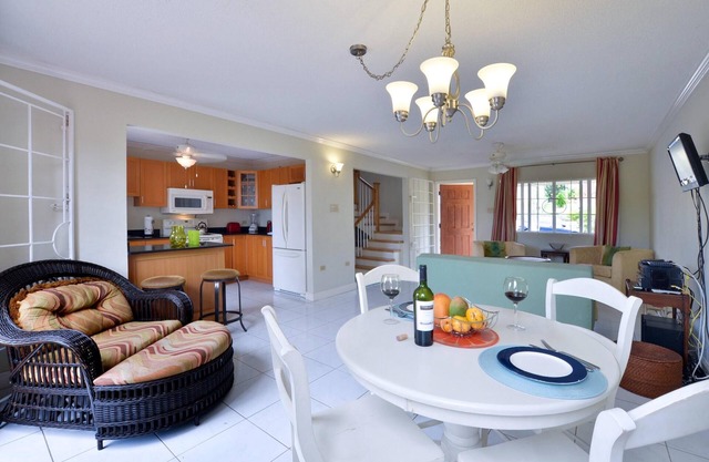 Amazing MoBay Country Club Rental!Fresh Decor. Perfectly Priced. 🇯🇲