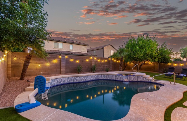 Amazing Modern 5/4 with Heated Pool Golf Community