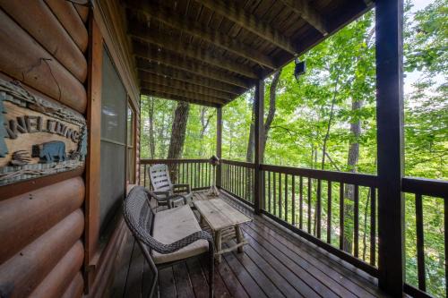 Amazing Mountain View Cabin! Hot Tub Pool Table