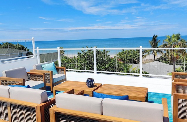 Amazing Oceanview Beach Mansion Private Warm Pool Sunset Rooftop, Trail to Beach