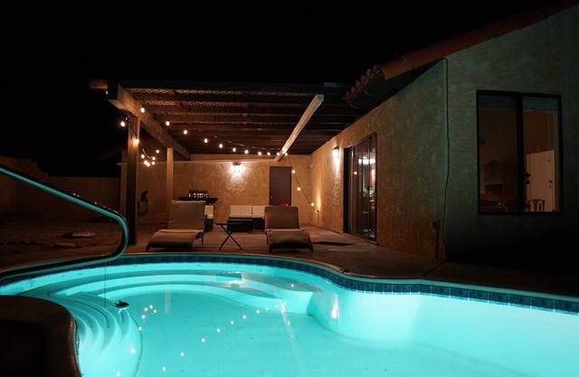 Amazing POOL- Southwestern boutique near Joshua tree National Park