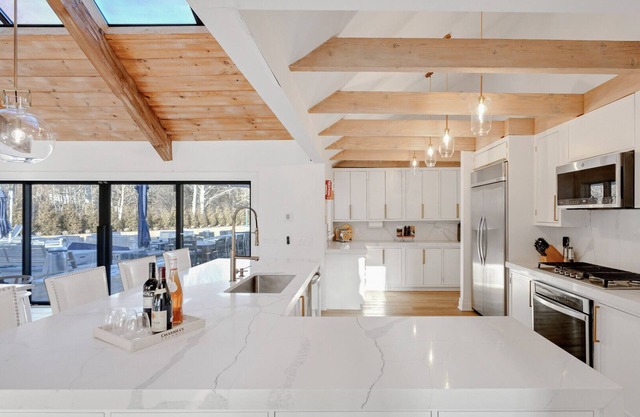 Amazing Sagaponack Estate Minutes to Gibson Beach and Wolffer Estate.