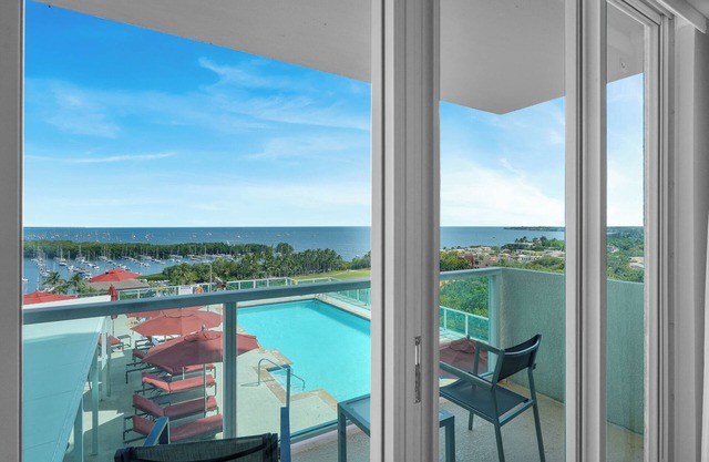 Amazing SEA VIEW Studio