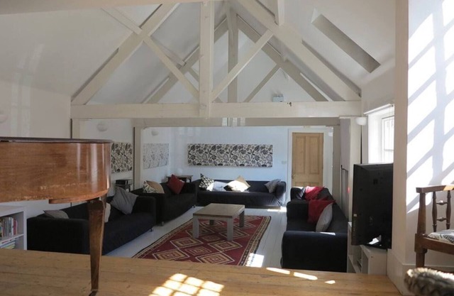 Amazing Stables Building,with 12 bedrooms, Lyndhurst, centre of New Forest!