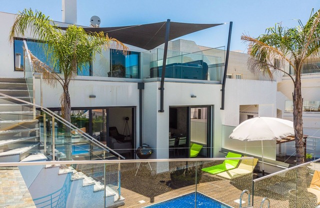 Amazing sunfilled 2 bedroom/4person Villa overlooking the Ria estuary in Alvor