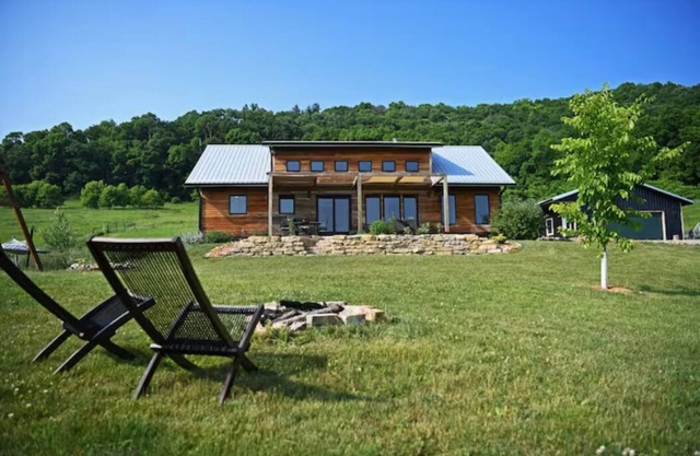 Amazing Views at this Modern Retreat on 5 Acres. Superhost on AirBnB!