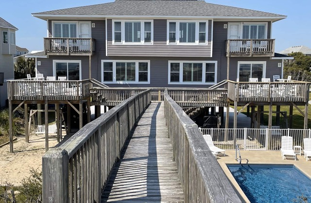 AMAZING VIEWS! Beachfront Duplex-West at the Point with a private POOL!