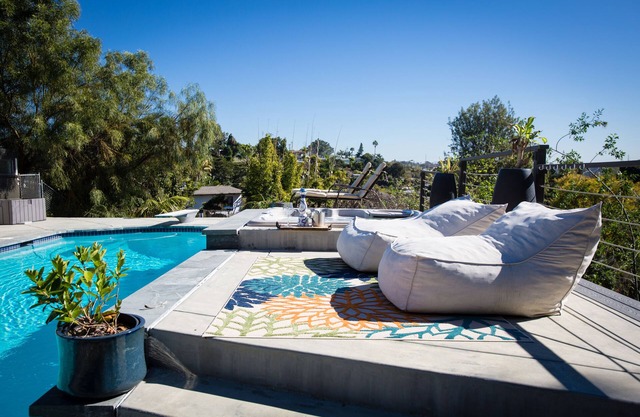 Amazing Views with Heated Pool and Jacuzzi Near Beach