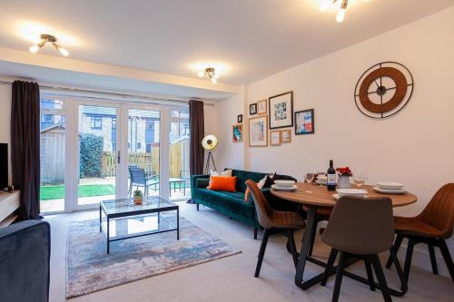 Ambassador House by Truestays - Luxury 4 Bedroom House in Stoke-on-Trent