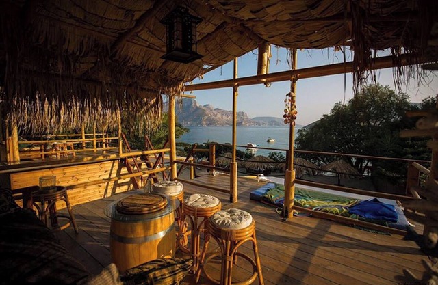 Ambelli The Pirates Cabin - Black Pearl