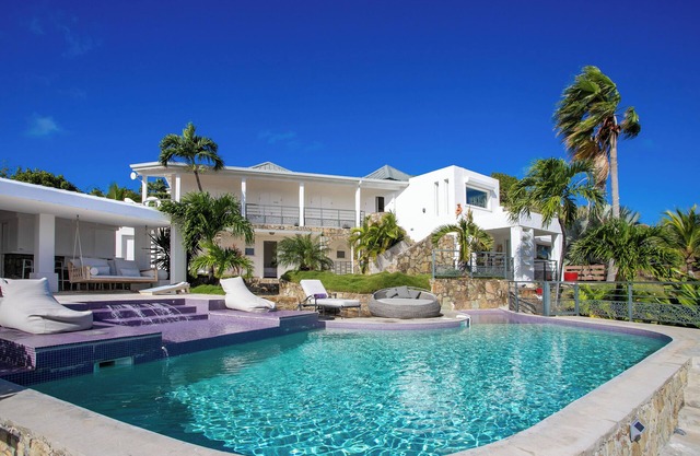 Amethyst Fall Incentive | Ocean Front - Located in Wonderful Terres Basses with Private Pool