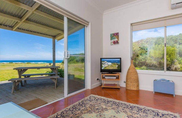 Amhurst Cottage - cottage fronting the Southern Ocean