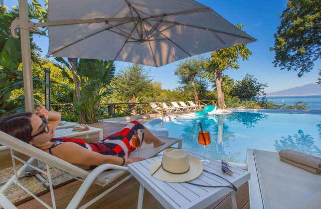 AMORE RENTALS - Villa Nina with Pool and Sea View