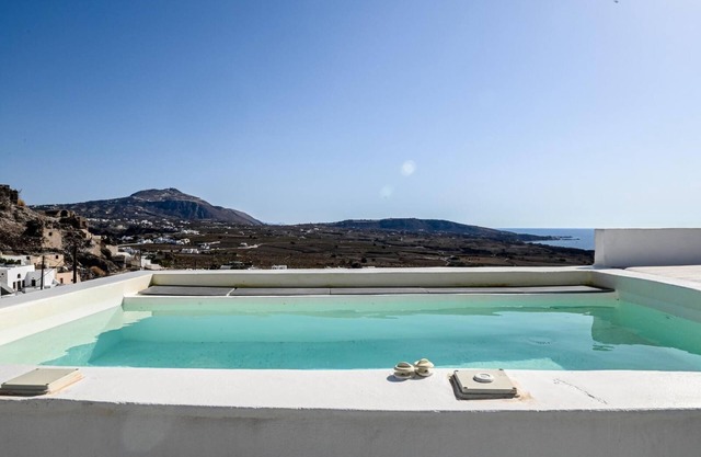 Amphora Helios Gem - Private Jacuzzi and Views
