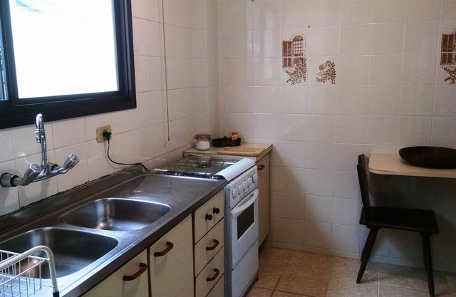 Amplo, um por Andar, Três Sacadas, Varanda, Sala com 3 Ambientes, 150 m da Praia