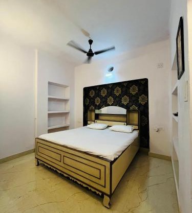 Amrit Ganga Homestay 1,5 km from kashi vishwanath Near Rathyatra ropeway