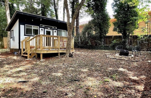 An Alice in Wonderland Themed Tiny Home, Fully-Fenced & Pet-Friendly