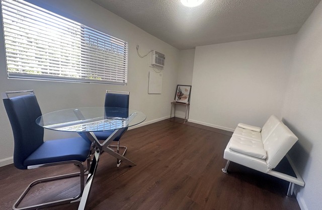 An elegant, fully furnished guest house for 2-4 guest in San Diego